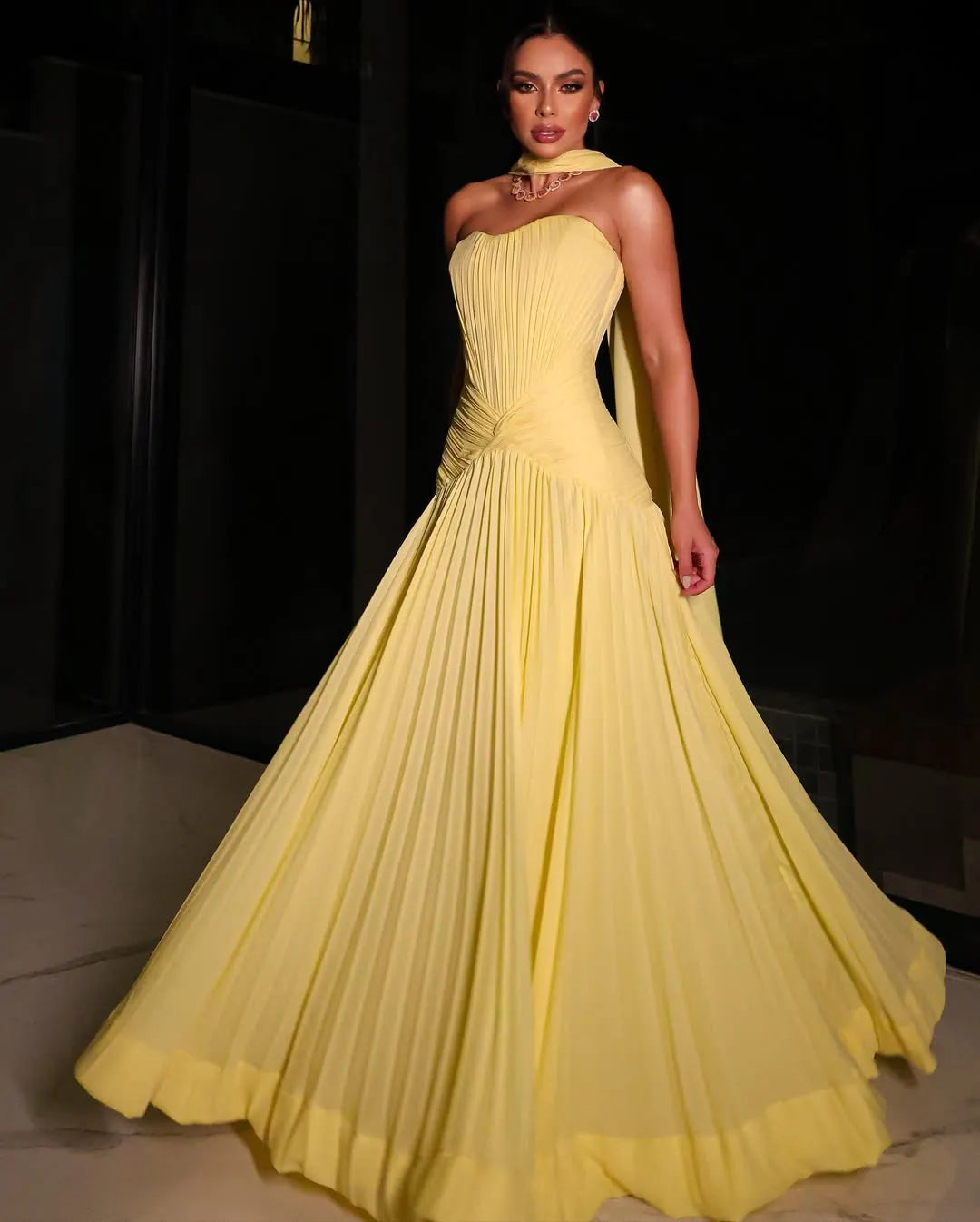 Glamorous Strapless Sleeveless Pleated Long Prom Dress with Scarf