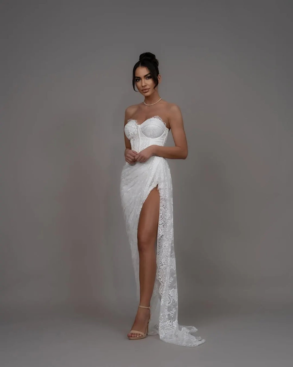 Elegant White Lace Sweetheart Sleeveless Long Prom Dress with Split