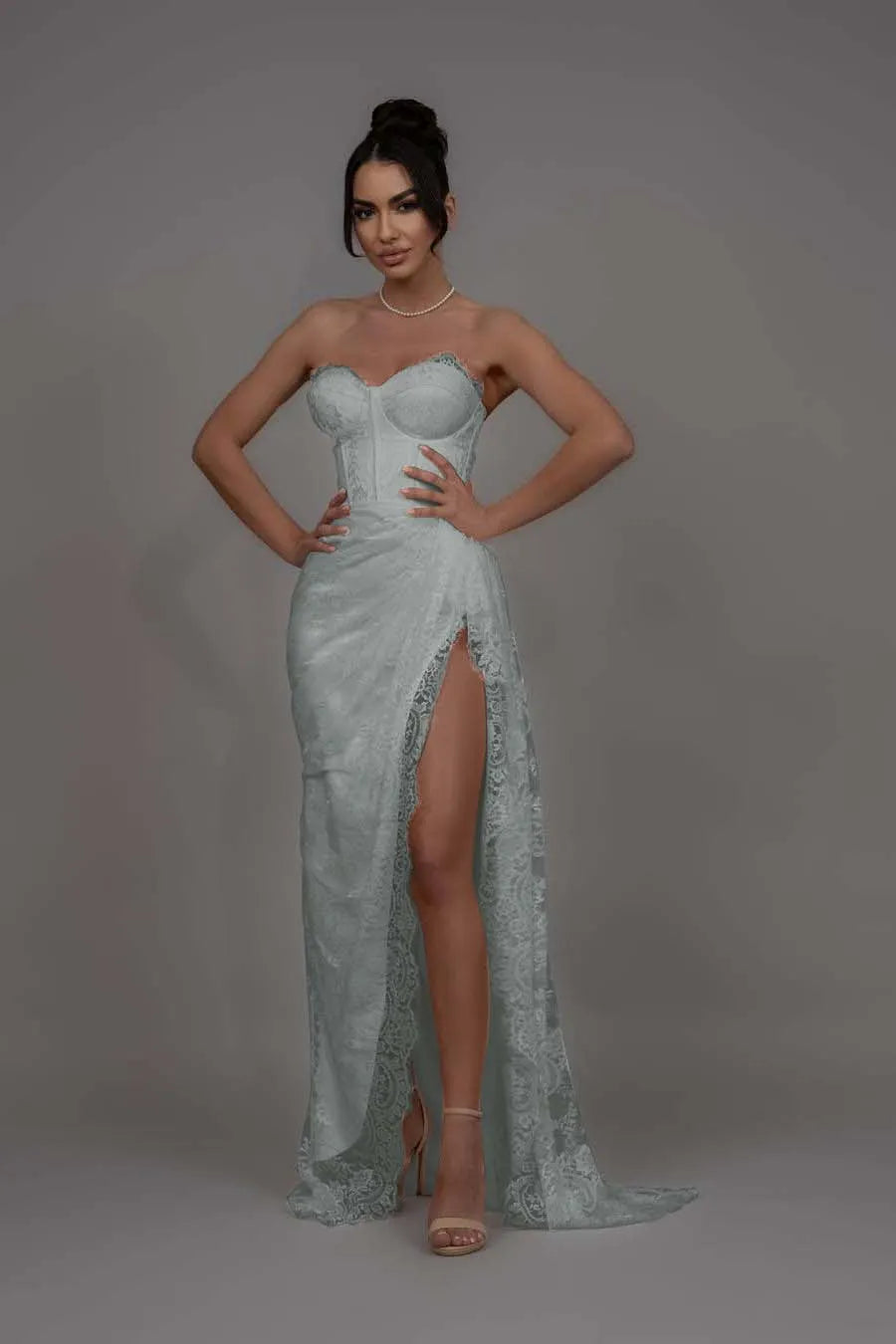 Elegant White Lace Sweetheart Sleeveless Long Prom Dress with Split