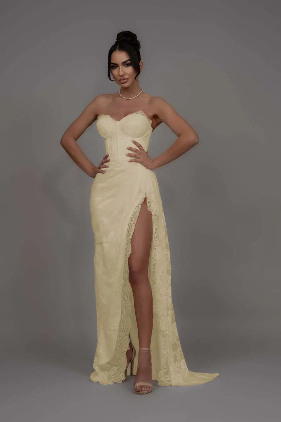 Elegant White Lace Sweetheart Sleeveless Long Prom Dress with Split