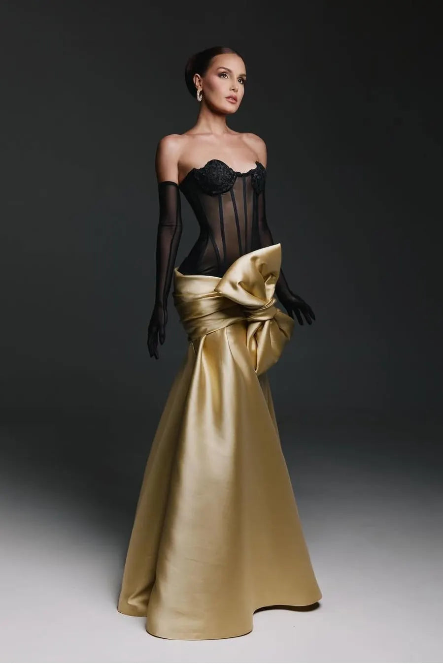 Stunning Sweetheart Sleeveless Mermaid Bow Prom Dress with Gloves