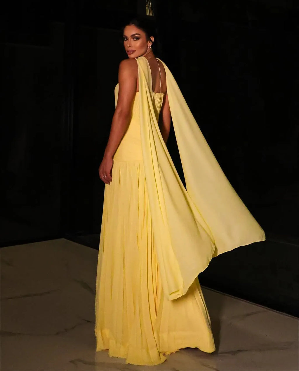 Glamorous Strapless Sleeveless Pleated Long Prom Dress with Scarf