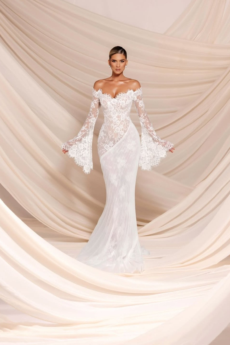 Charming White Lace Bateau Neck Long Sleeves Mermaid Wedding Dress