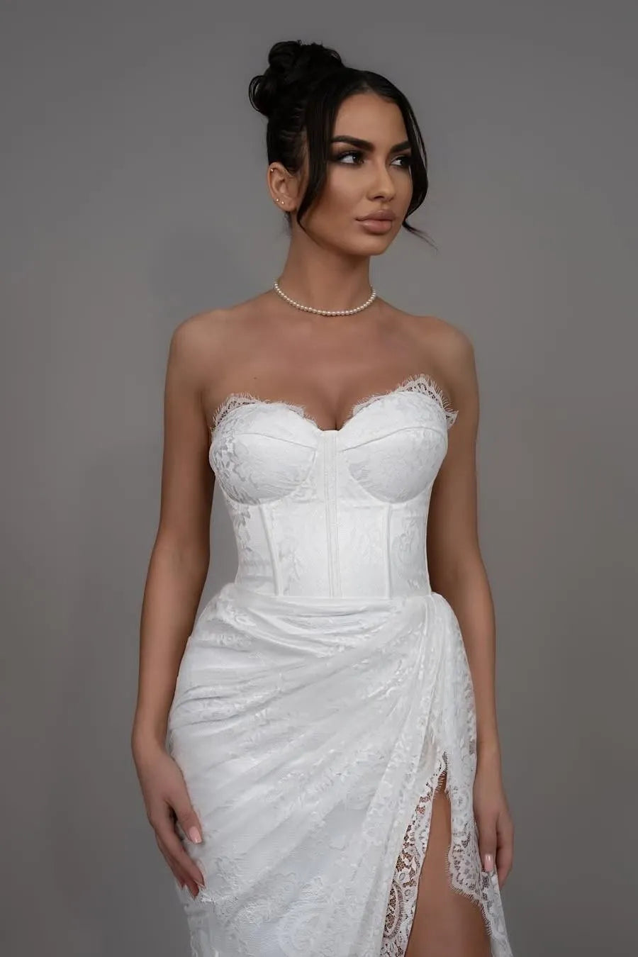 Elegant White Lace Sweetheart Sleeveless Long Prom Dress with Split