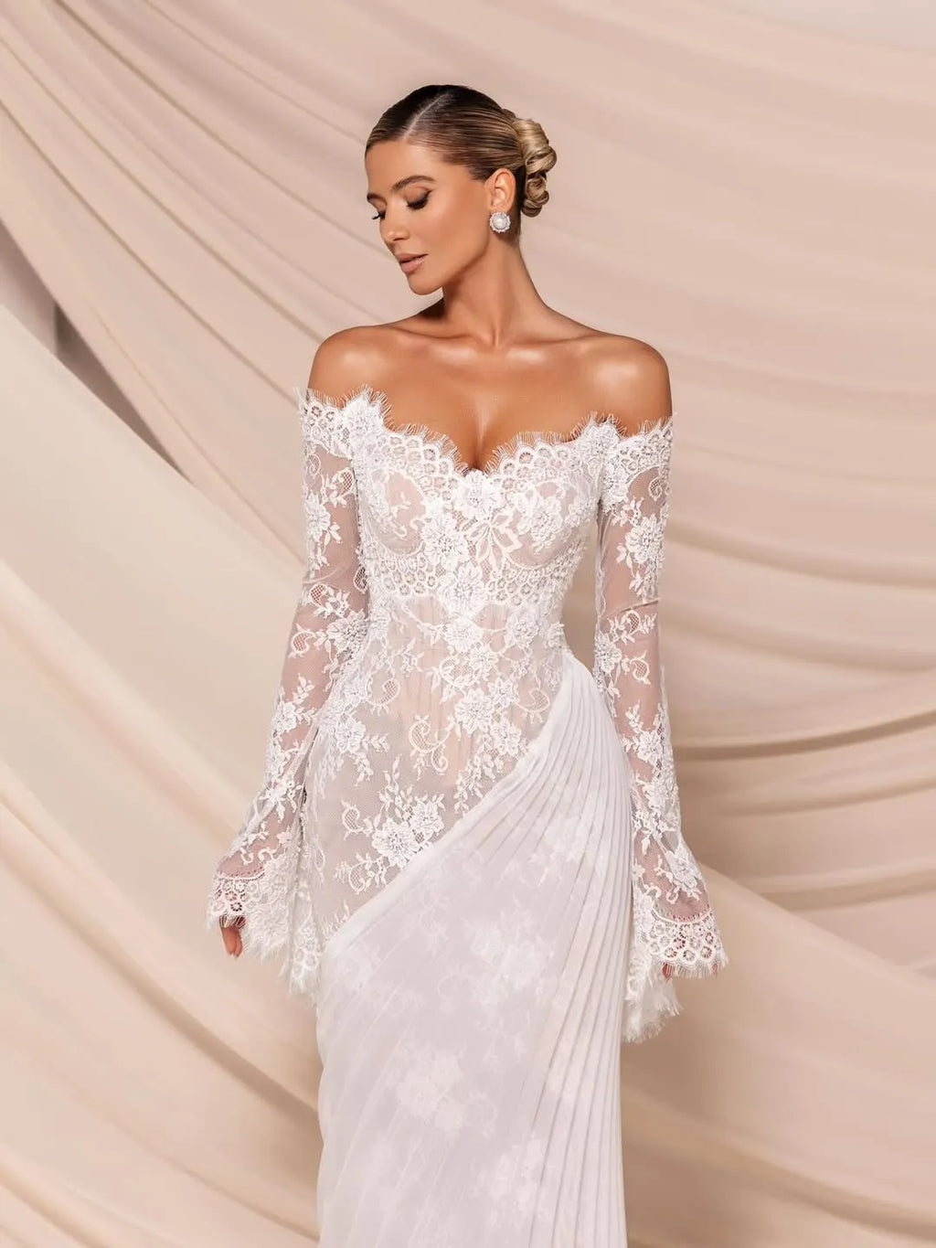 Charming White Lace Bateau Neck Long Sleeves Mermaid Wedding Dress