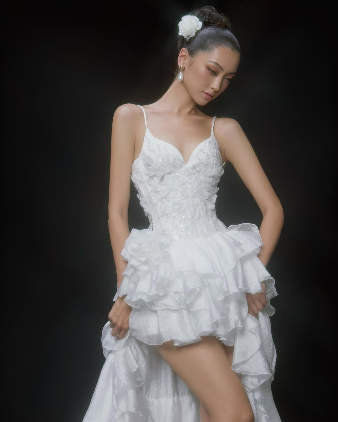 Stunning White Sleeveless Spaghetti Strap V Neck Long Prom Dress with Ruffles