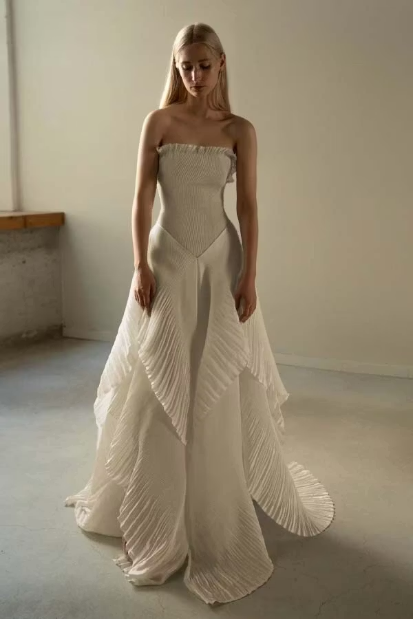 Chic Ivory Chiffon Strapless Sleeveless Slim Long Prom Dress with Ruffles