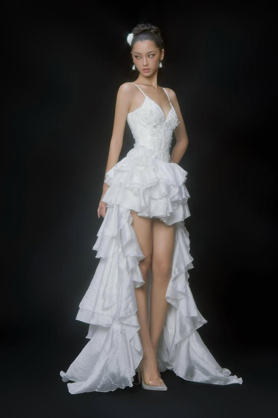 Stunning White Sleeveless Spaghetti Strap V Neck Long Prom Dress with Ruffles